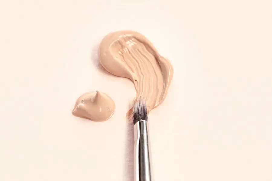 cream makeup brush